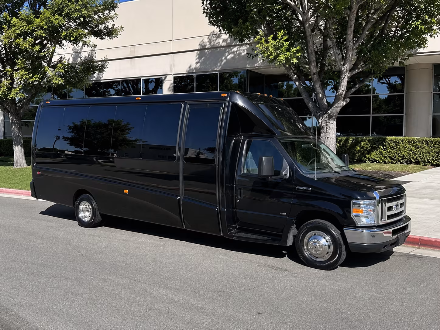 sandy springs buckheads bars nightlife party bus rental